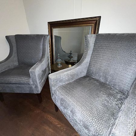 2 Bedroom Stylist Apartment Detroit Bagian luar foto