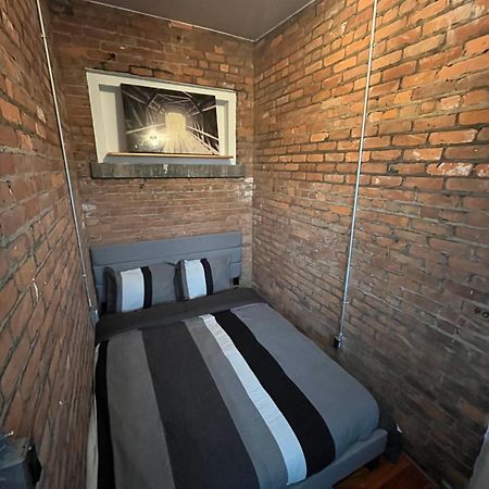 2 Bedroom Stylist Apartment Detroit Bagian luar foto