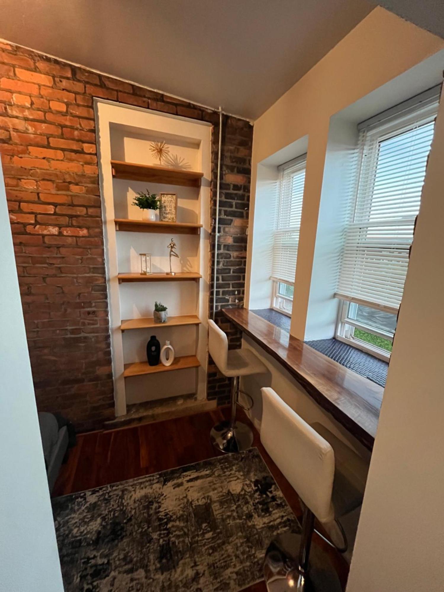 2 Bedroom Stylist Apartment Detroit Bagian luar foto