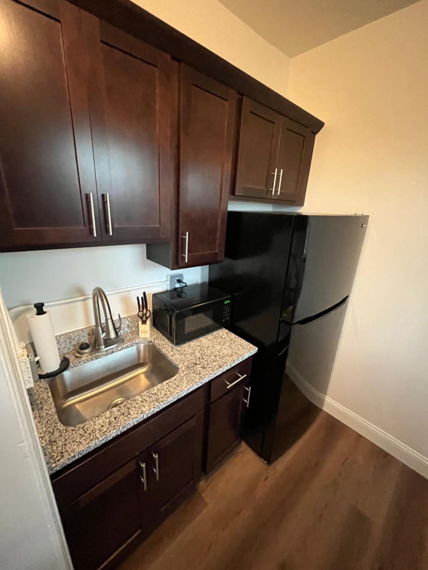 2 Bedroom Stylist Apartment Detroit Bagian luar foto